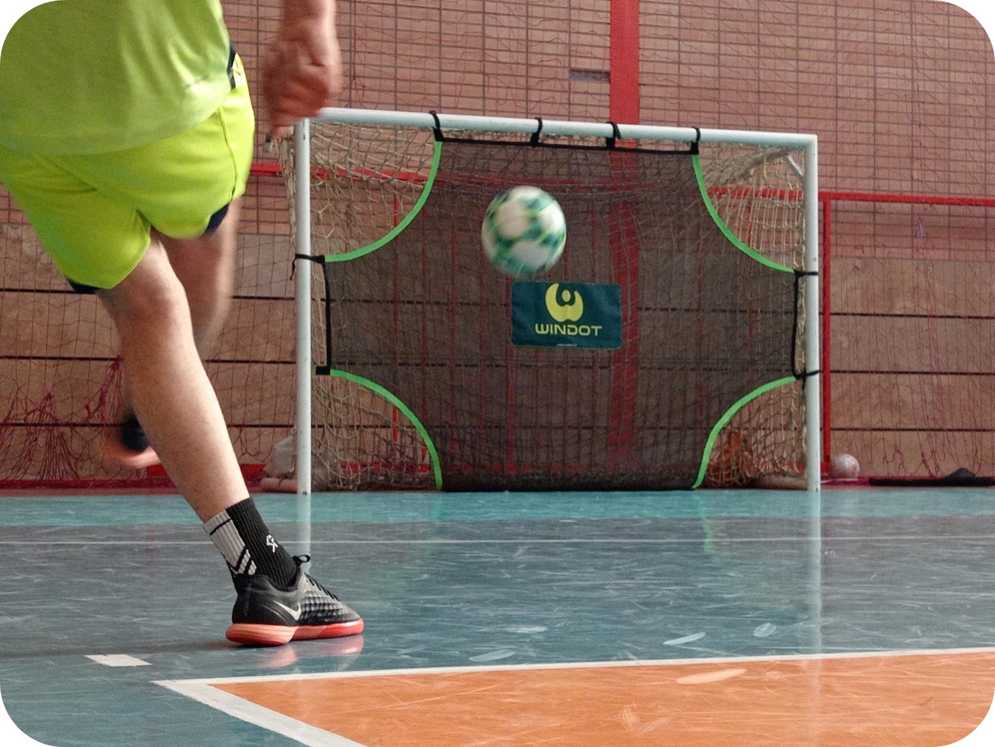 تورهدف ویندات، ابزاری حرفه‌ای برای تمرین شوت‌زنی در فوتبال و فوتسال؛ با کیفیت بالا، قیمت مناسب و امکان شخصی‌سازی.